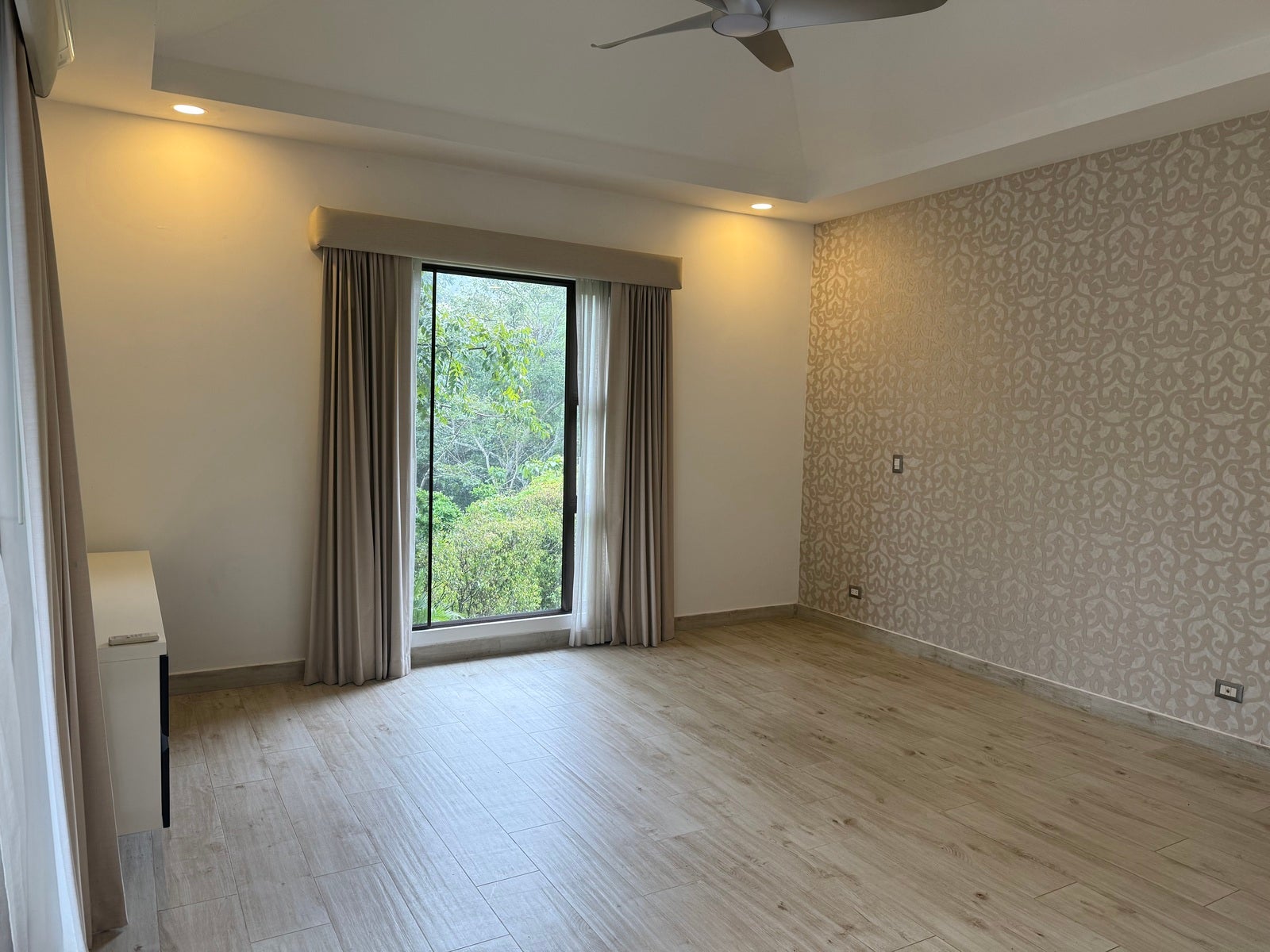 Stunning grand family home with view, #5 — photo 5 of 16