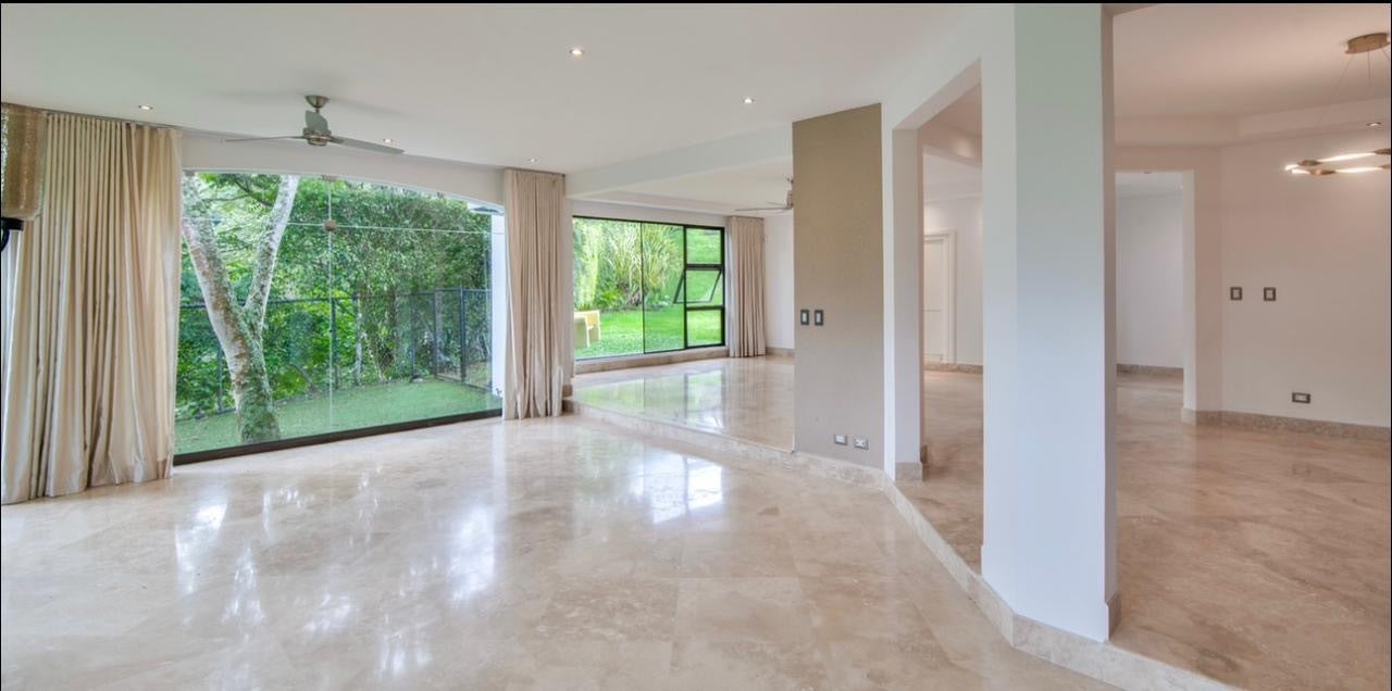 Stunning grand family home with view, #5 — photo 8 of 16