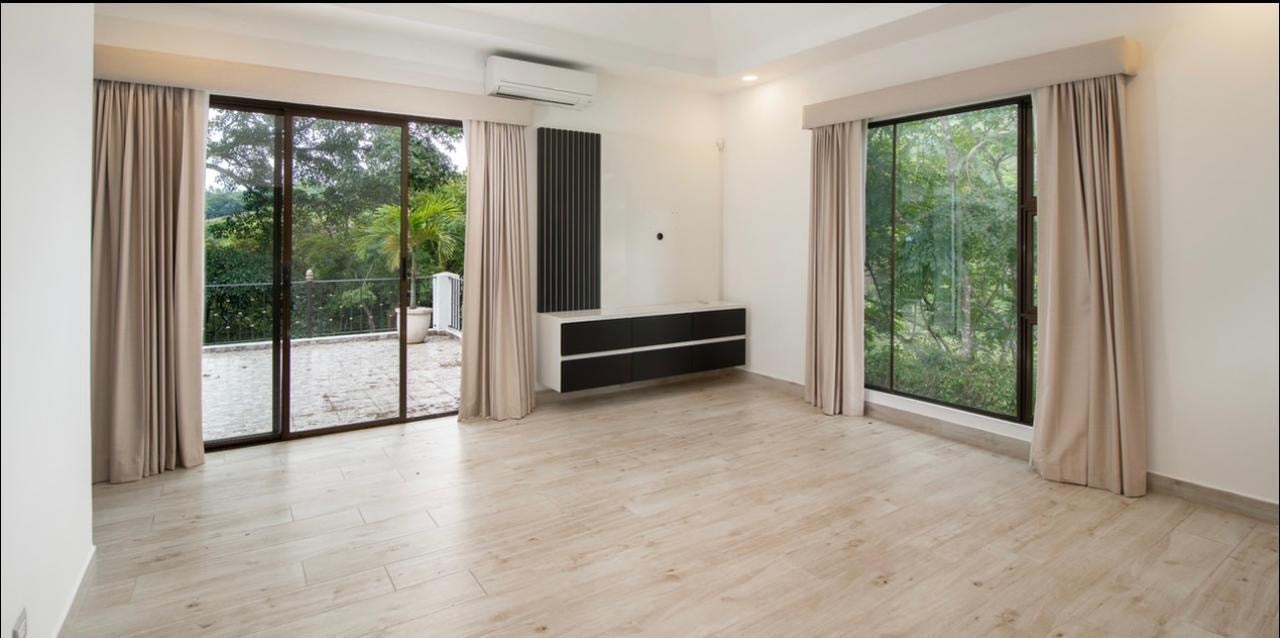 Stunning grand family home with view, #5 — photo 9 of 16