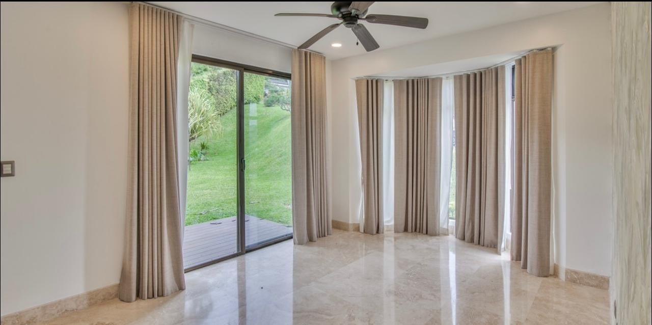 Stunning grand family home with view, #5 — photo 10 of 16