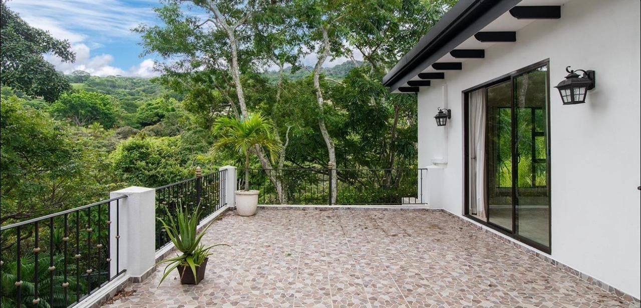 Stunning grand family home with view, #5 — photo 13 of 16