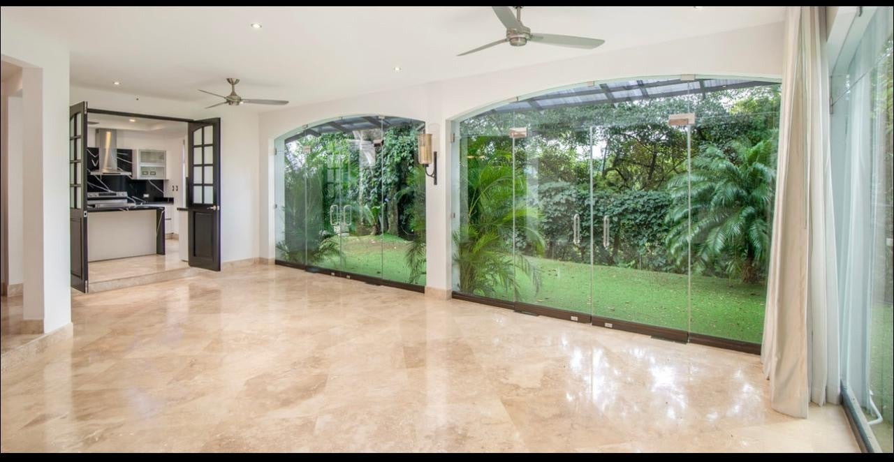 Stunning grand family home with view, #5 — photo 14 of 16