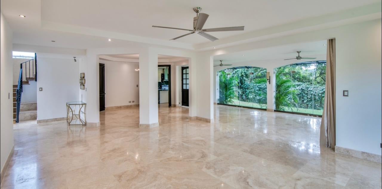 Stunning grand family home with view, #5 — photo 16 of 16