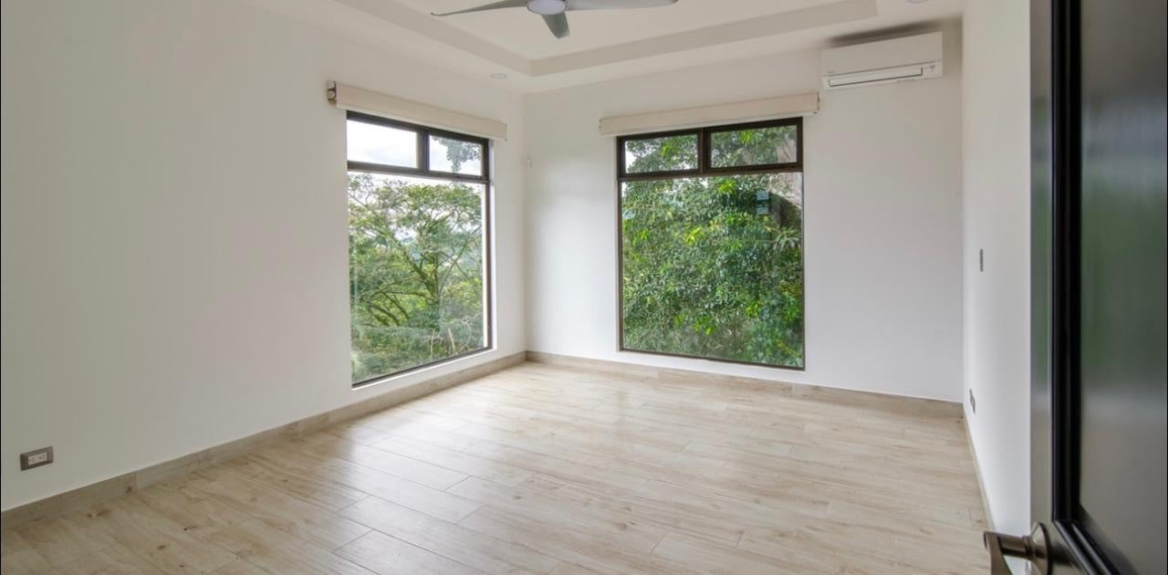 Stunning grand family home with view, #5 — photo 15 of 16