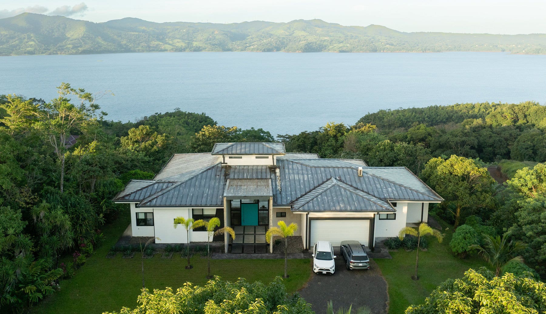 Modern Luxury Home With Lake View, Nuevo Arenal, Lake Arenal, Arenal, Tilaran, Alajuela, Costa Rica 50807 — photo 3 of 5