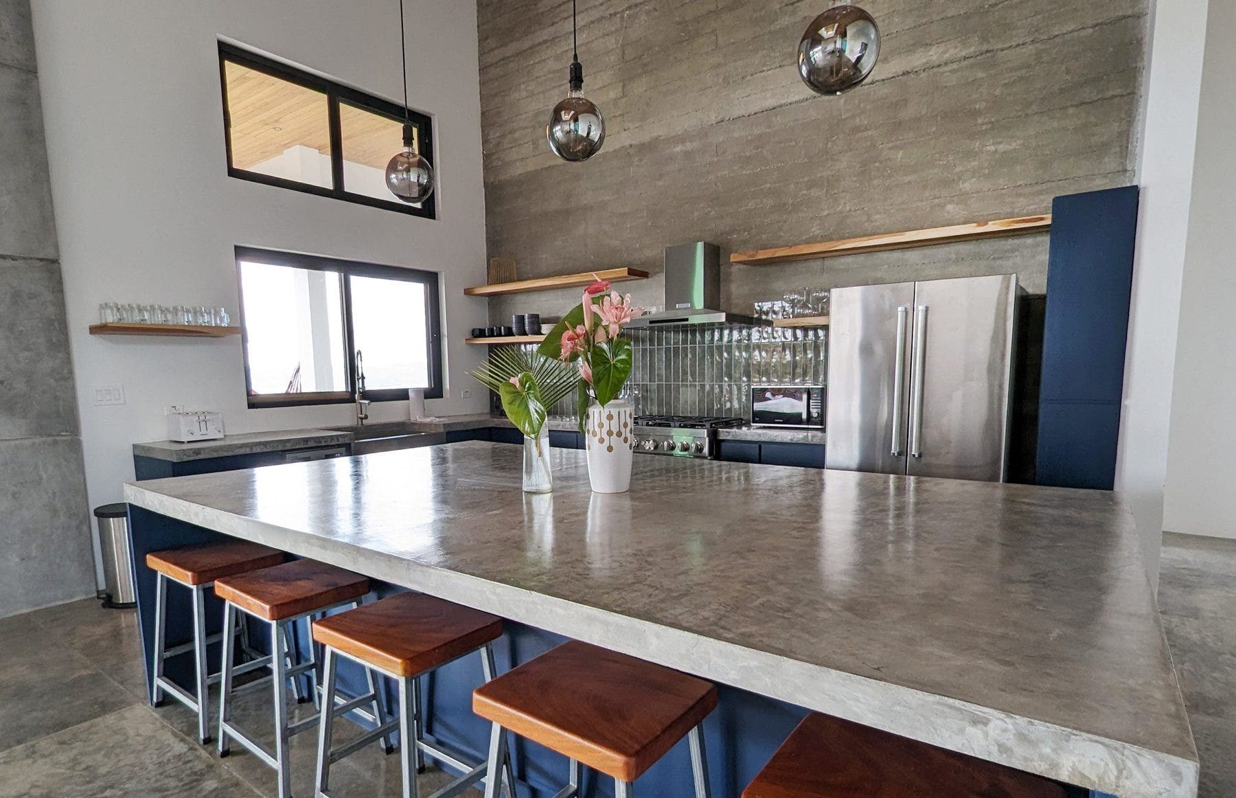 Modern Luxury Home With Lake View — photo 9 of 19