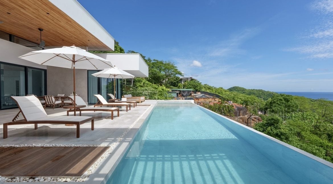 Infinity-Edge Saltwater Pool, Outdoor Kitchen — photo 2 of 19