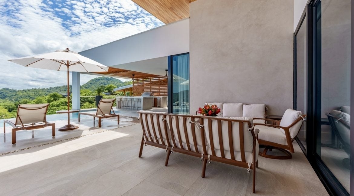 Infinity-Edge Saltwater Pool, Outdoor Kitchen — photo 14 of 19