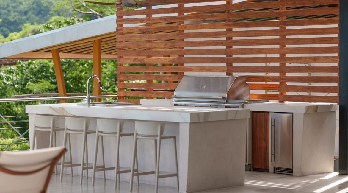 Infinity-Edge Saltwater Pool, Outdoor Kitchen — photo 16 of 19
