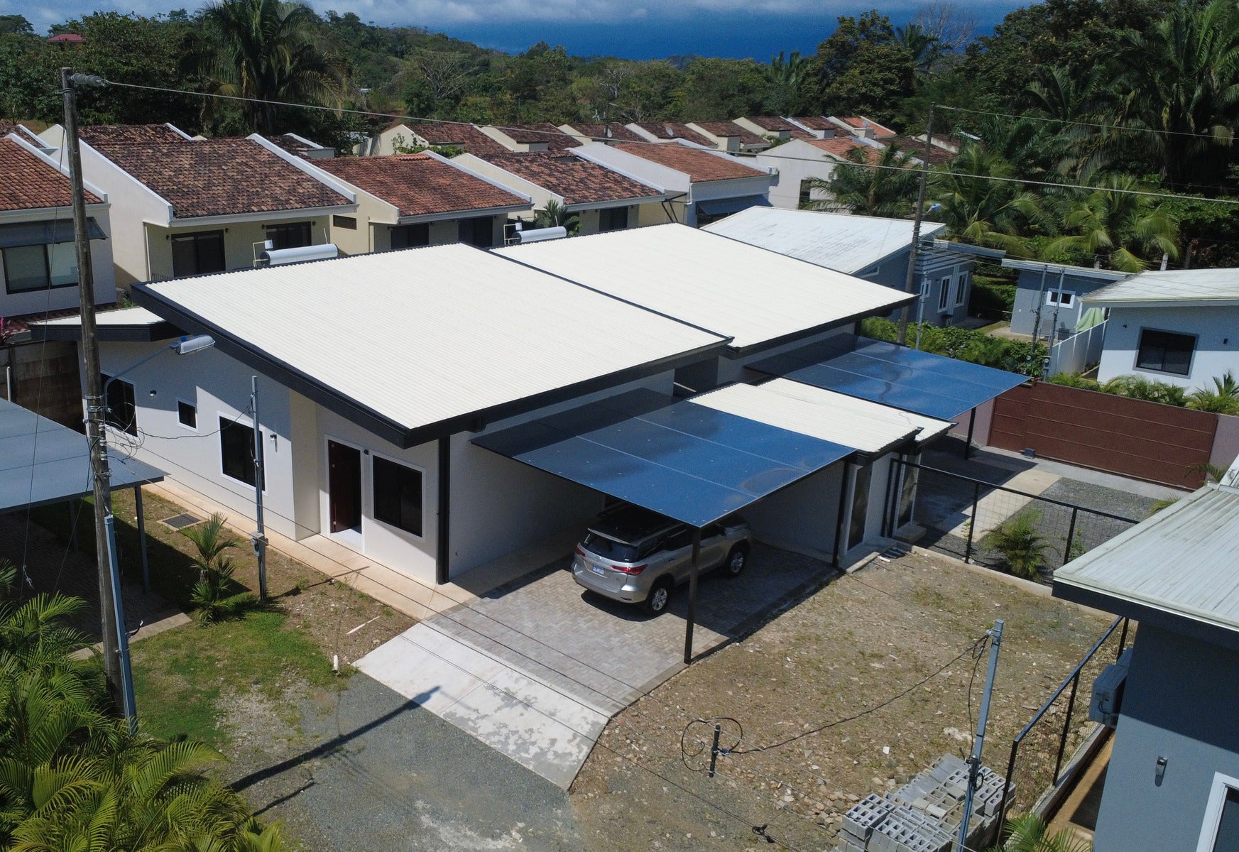 Modern Home Near Marina Pez Vela — photo 3 of 19