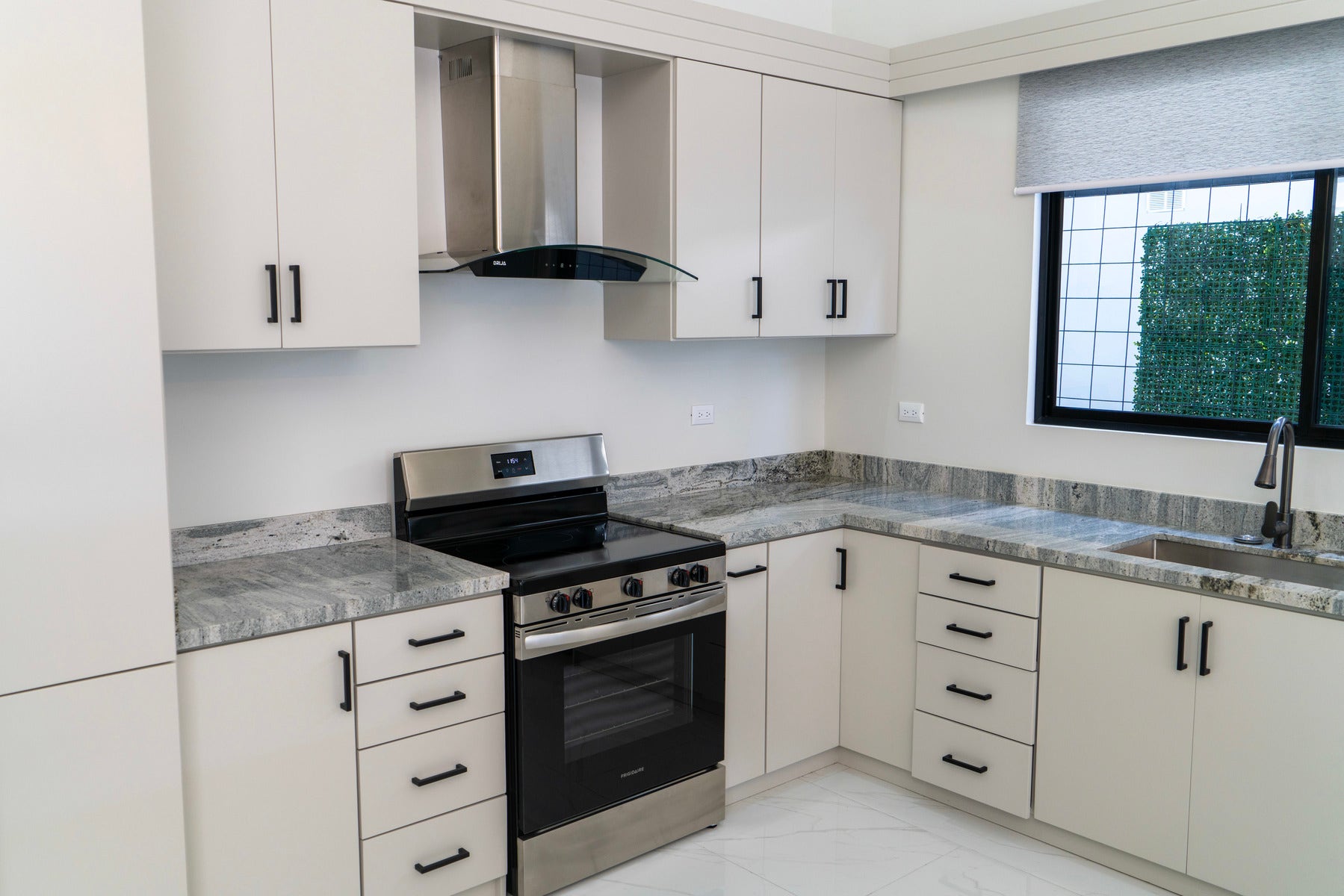 Modern Home Near Marina Pez Vela — photo 18 of 19