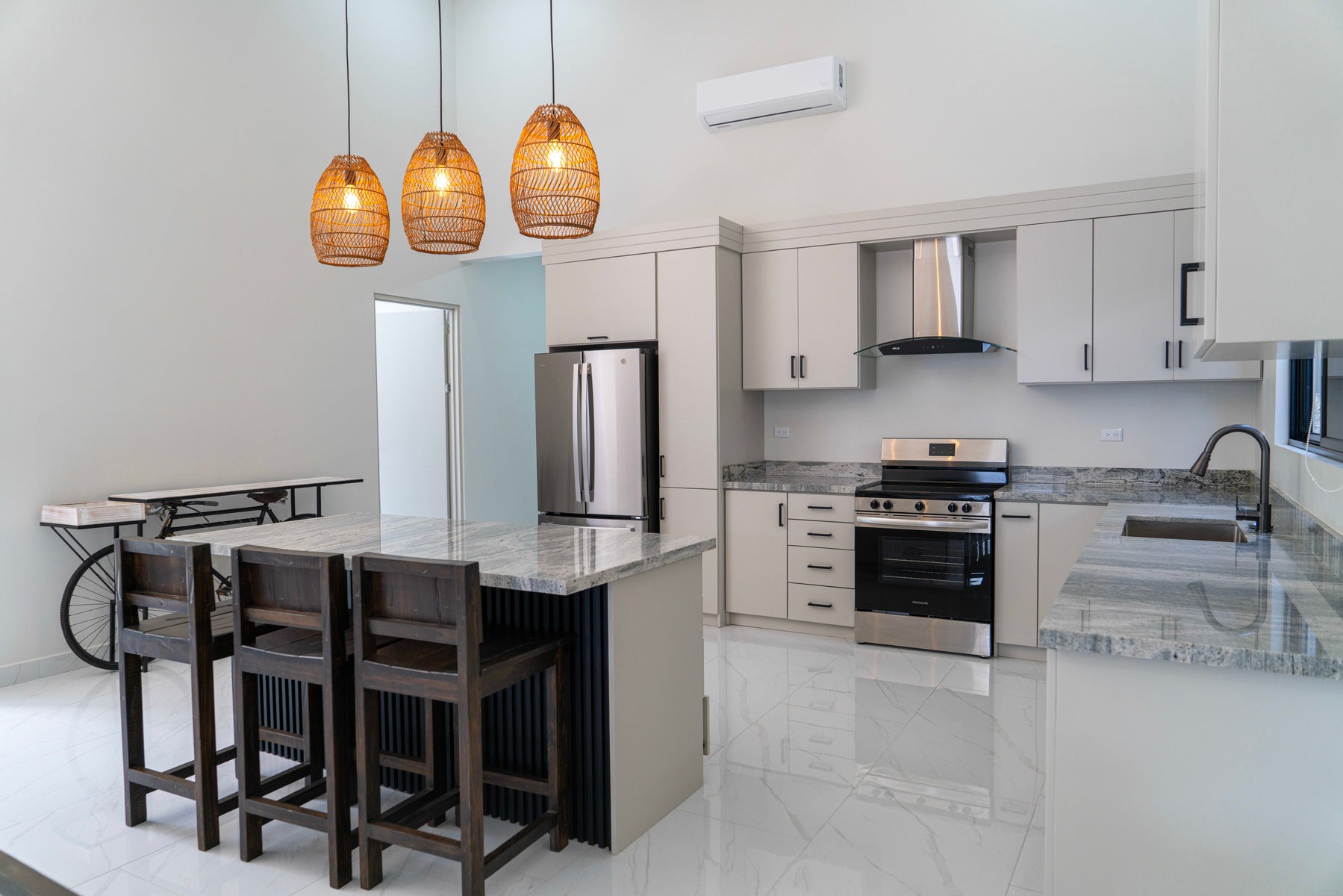 Modern Home Near Marina Pez Vela — photo 17 of 19