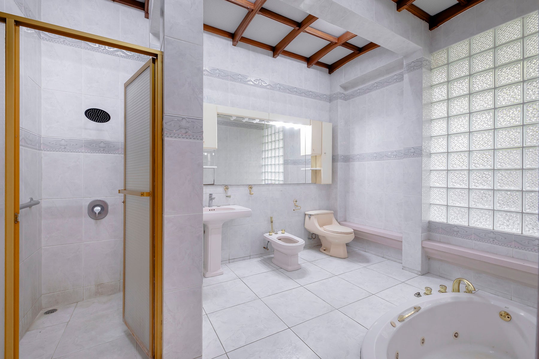 Timeless Design Residence — photo 9 of 19