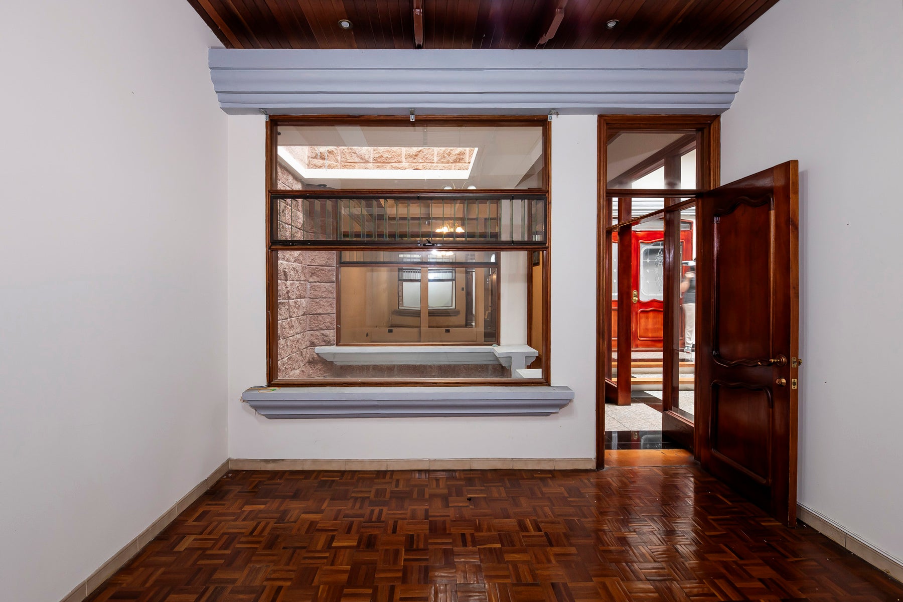 Timeless Design Residence — photo 11 of 19