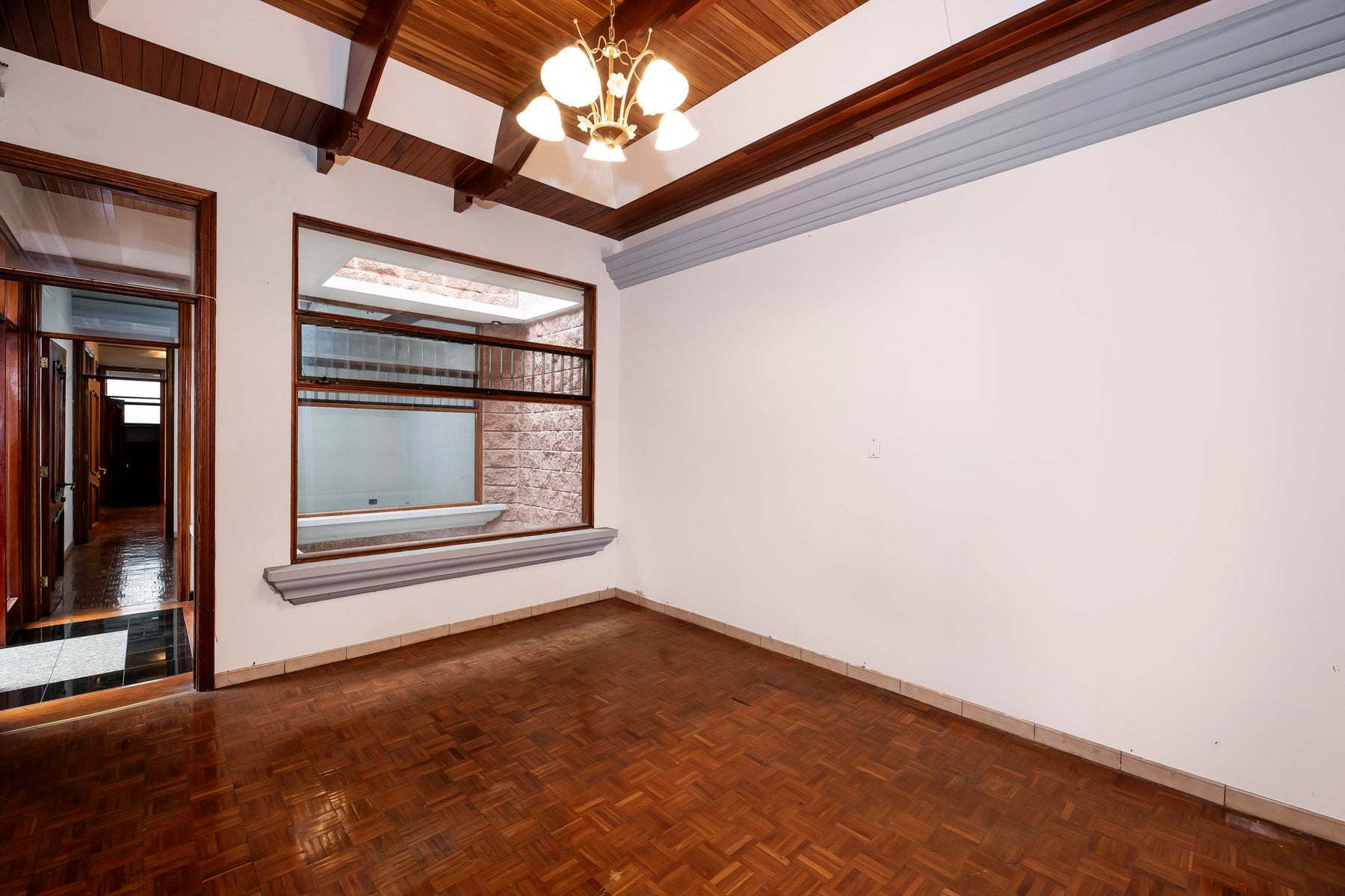 Timeless Design Residence — photo 12 of 19