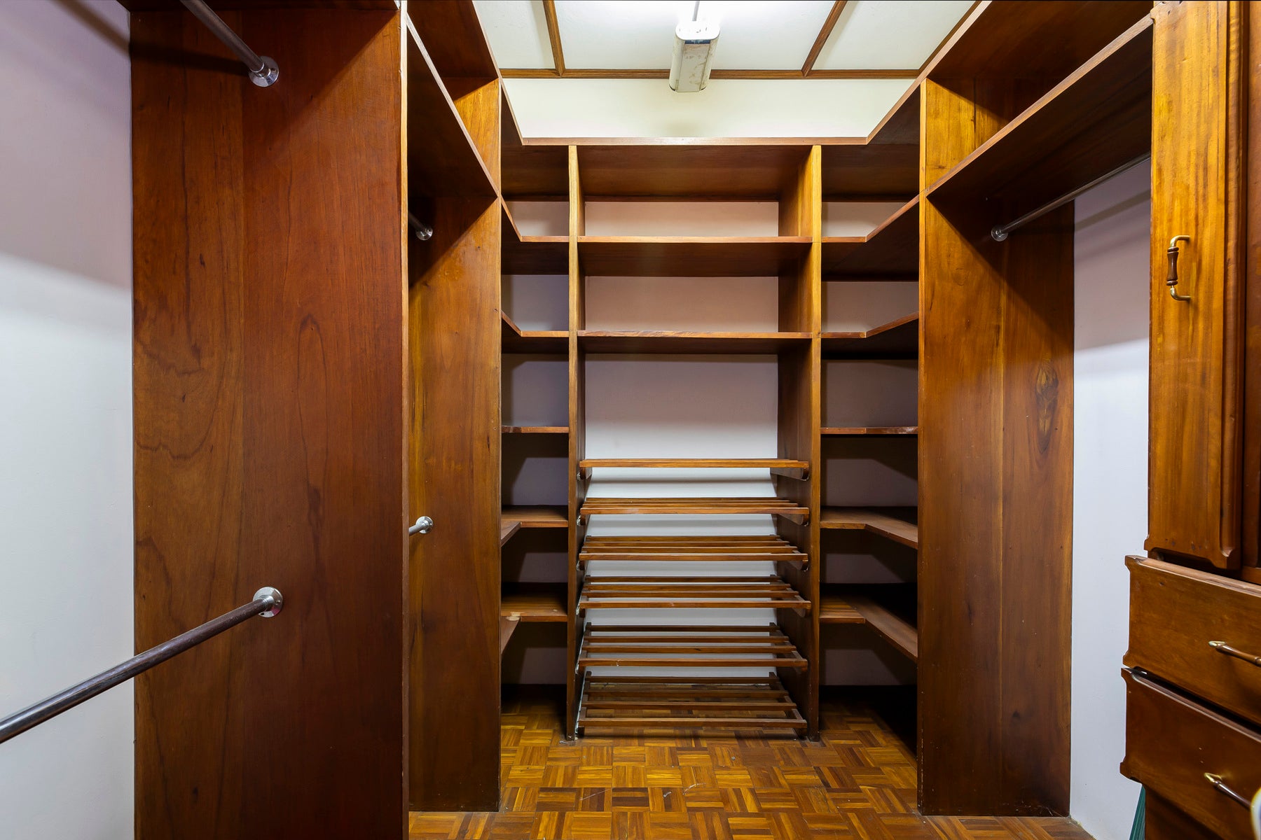 Timeless Design Residence — photo 13 of 19