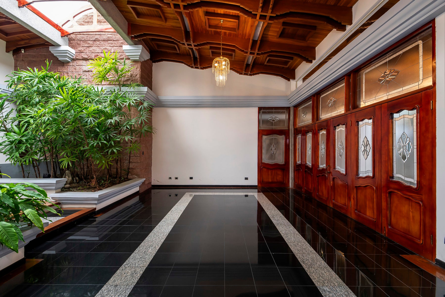 Timeless Design Residence — photo 3 of 19