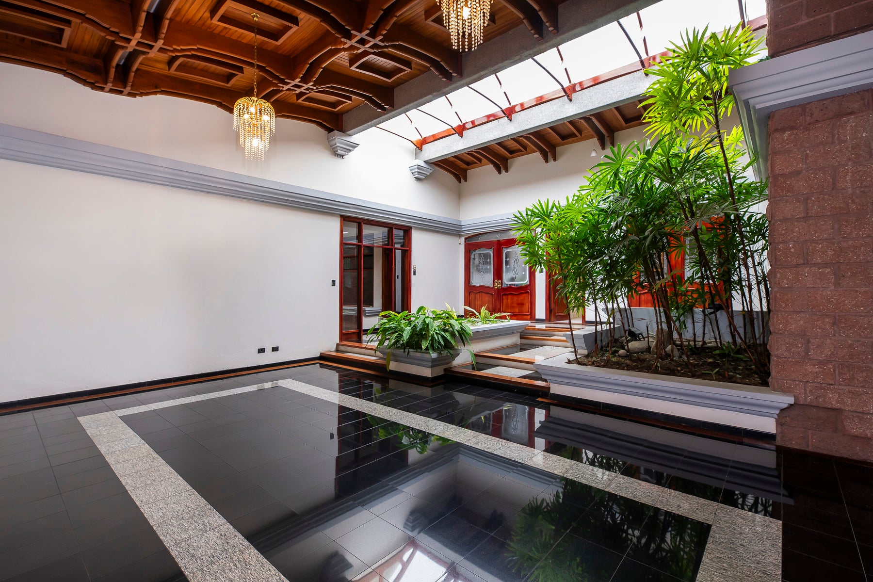 Timeless Design Residence — photo 4 of 19