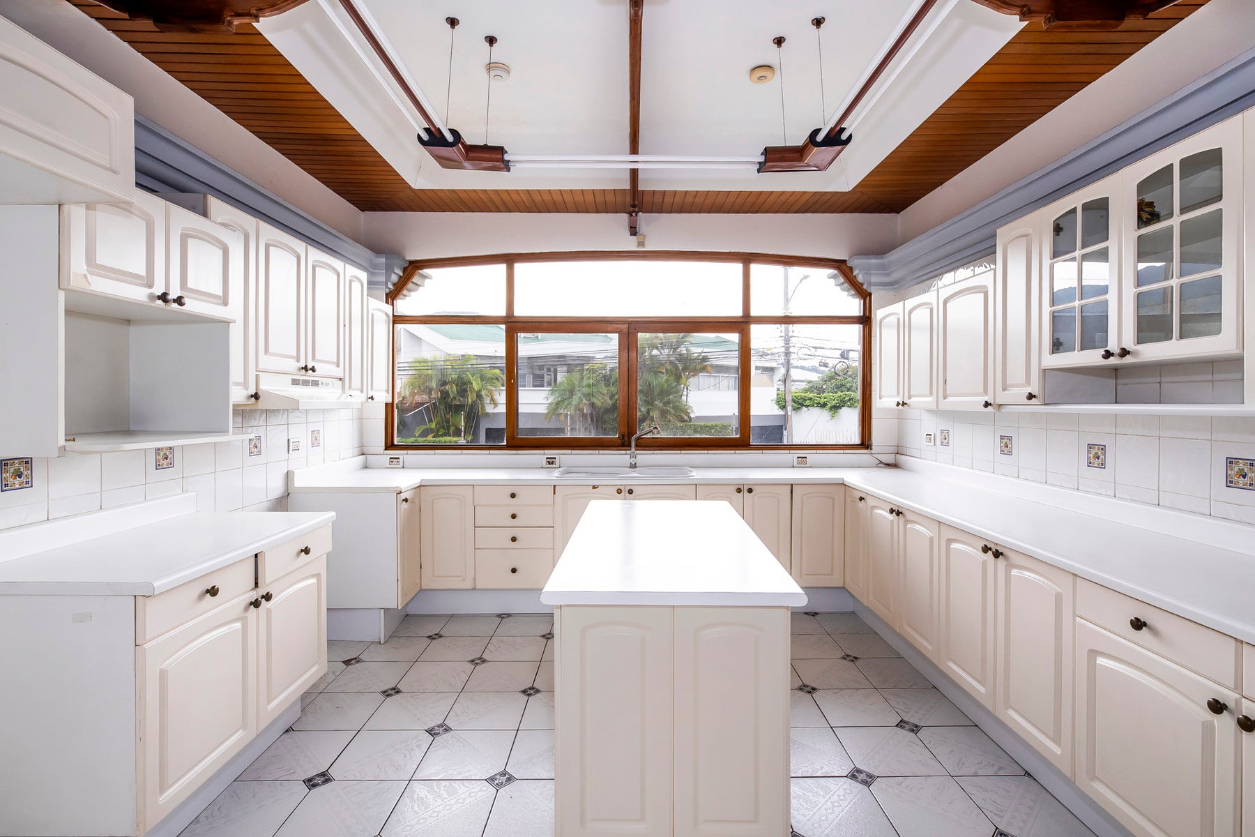 Timeless Design Residence — photo 16 of 19