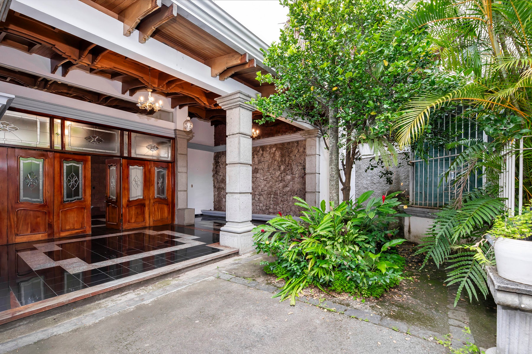 Timeless Design Residence — photo 6 of 19
