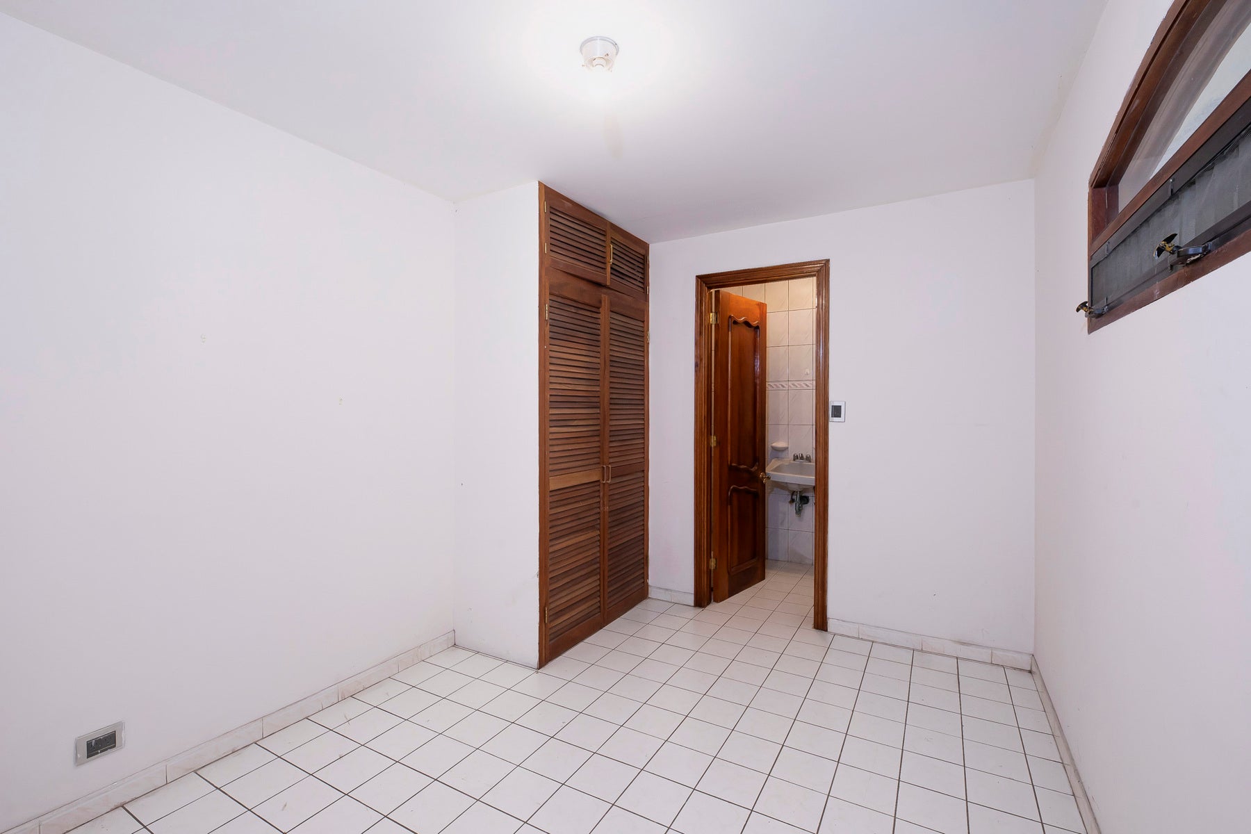 Timeless Design Residence — photo 18 of 19