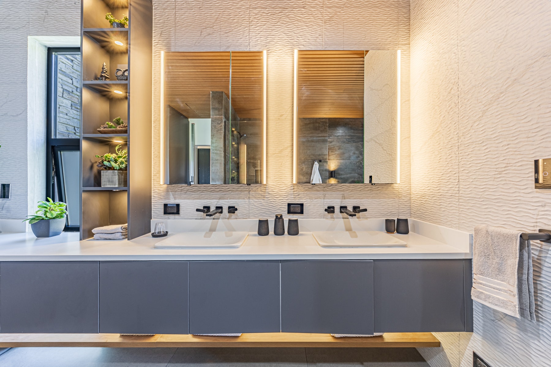 Modern City View Estate Home — photo 16 of 19