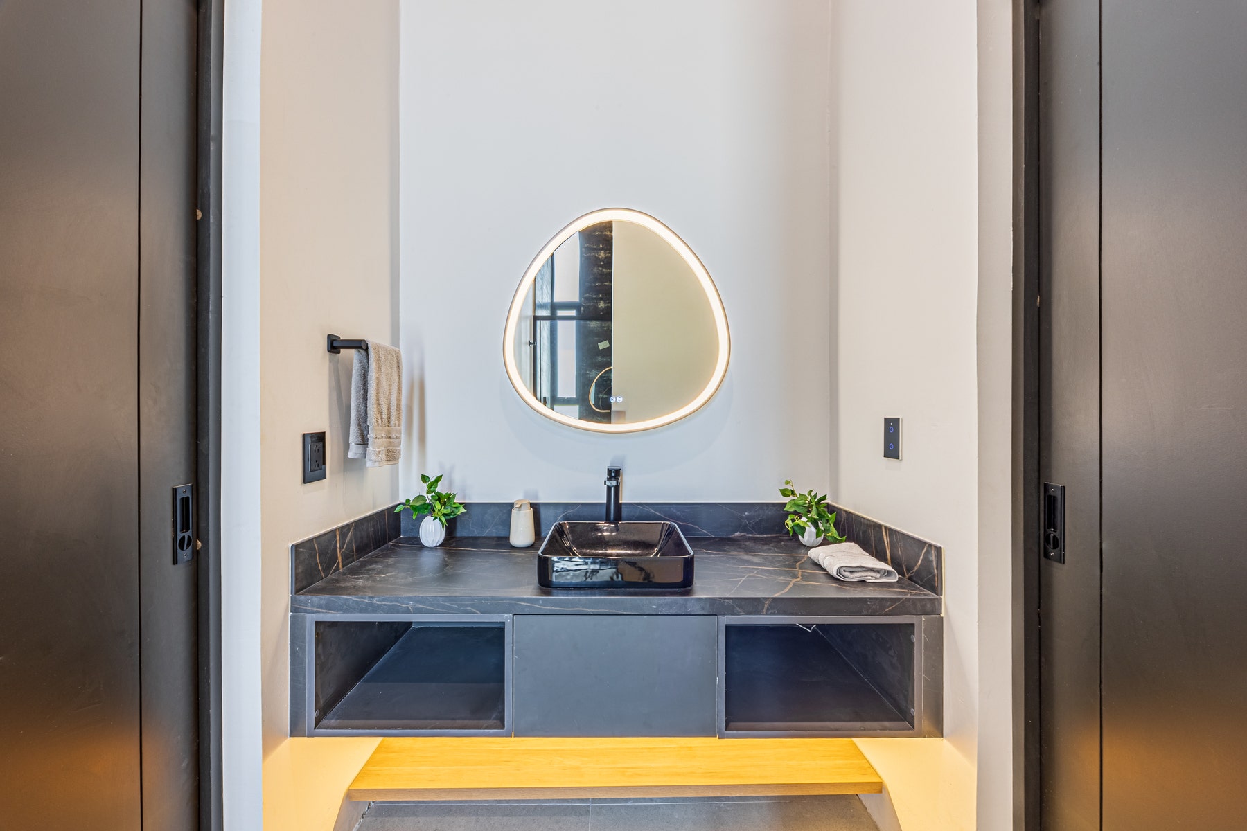 Modern City View Estate Home — photo 12 of 19