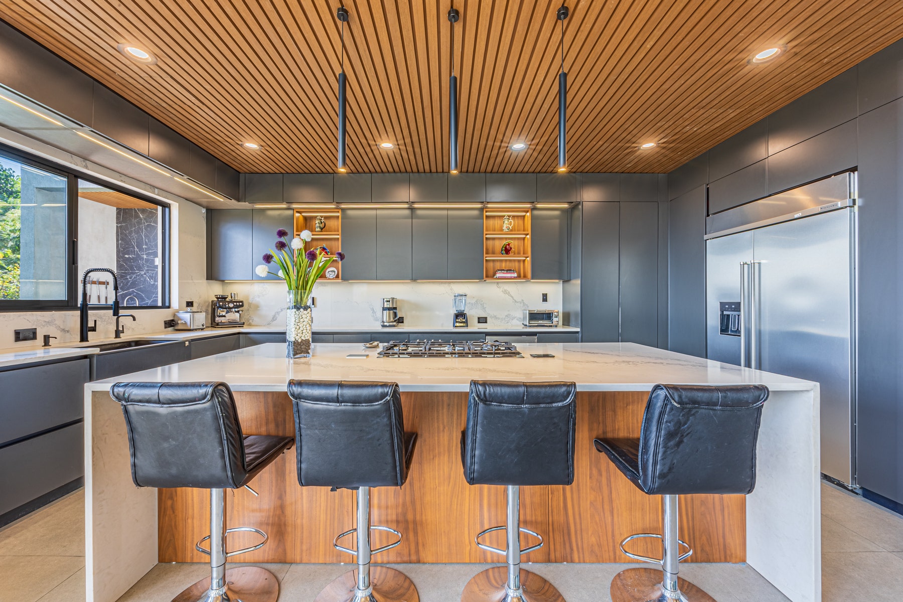 Modern City View Estate Home — photo 10 of 19