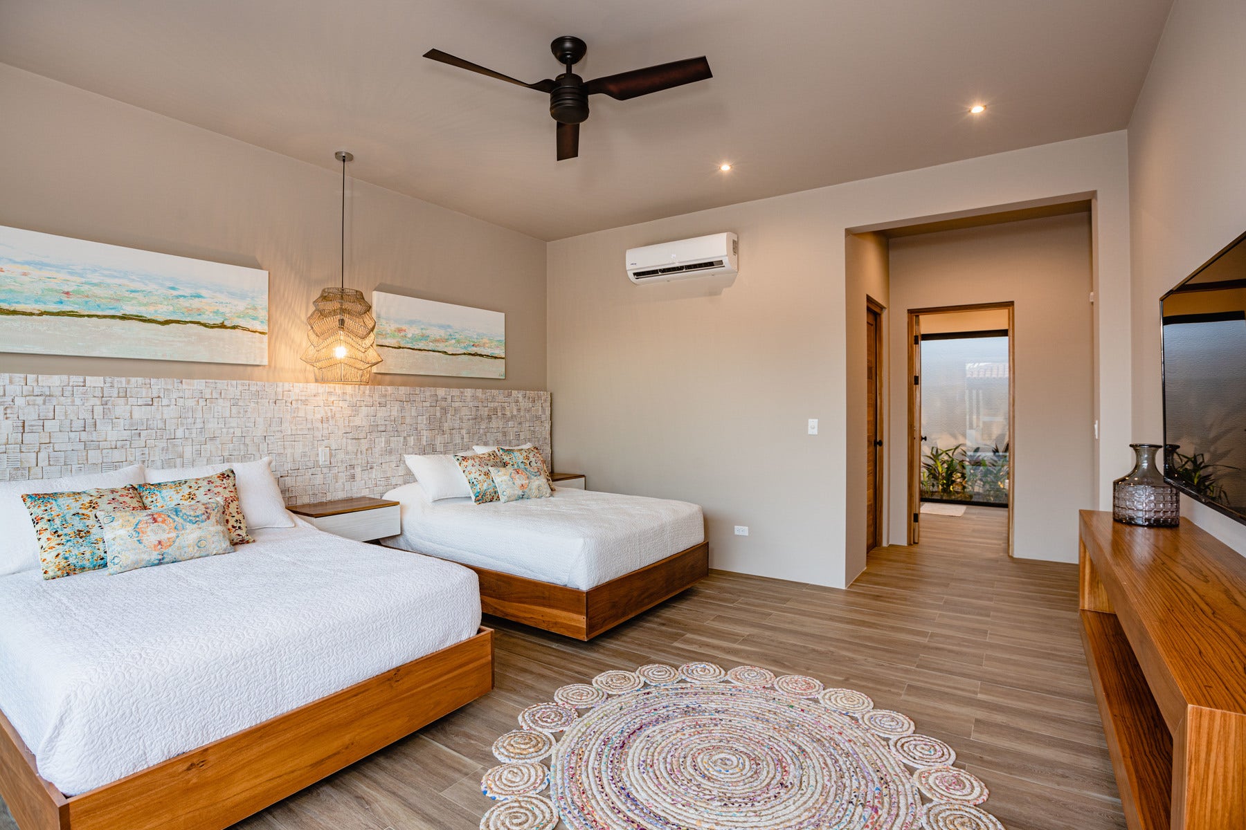 Luxury Villa Near the Beach — photo 14 of 19