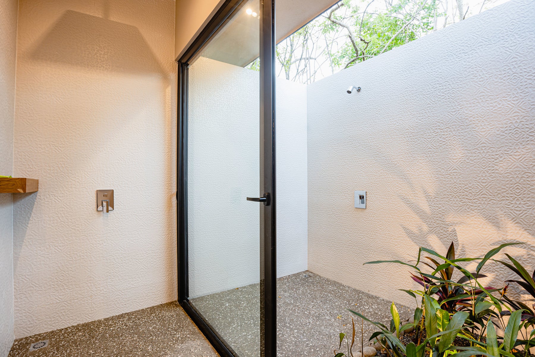 Luxury Villa Near the Beach — photo 16 of 19