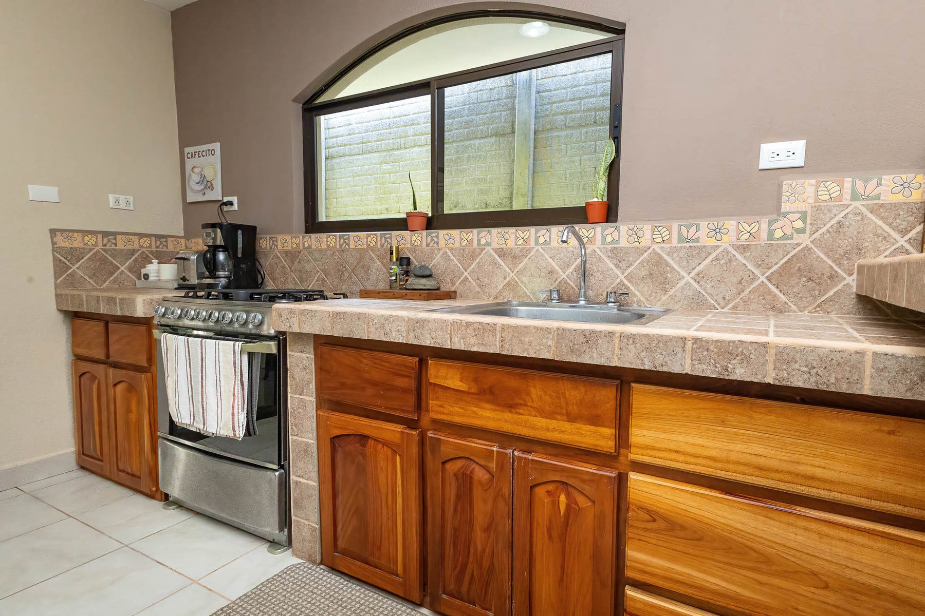 Affordable Remodeled Home for Sale Manuel Antonio — photo 15 of 19