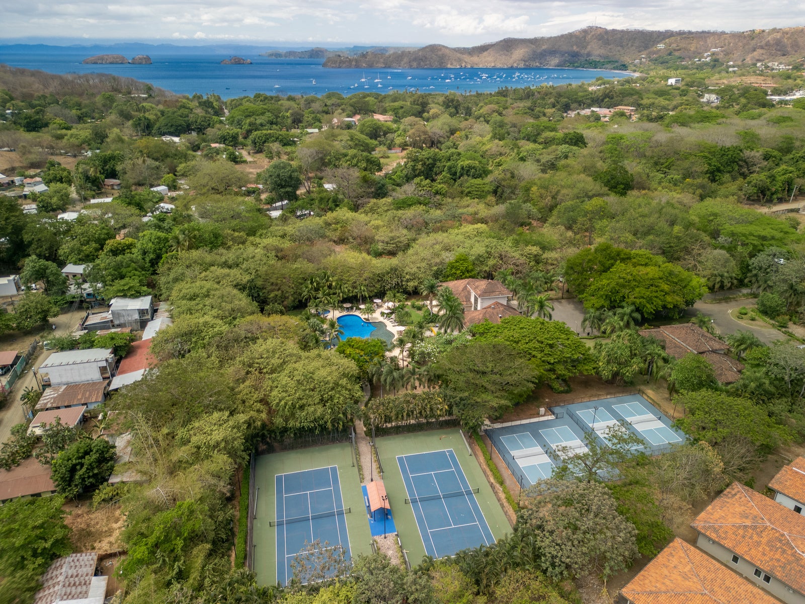OceanView Modern Home — photo 11 of 19