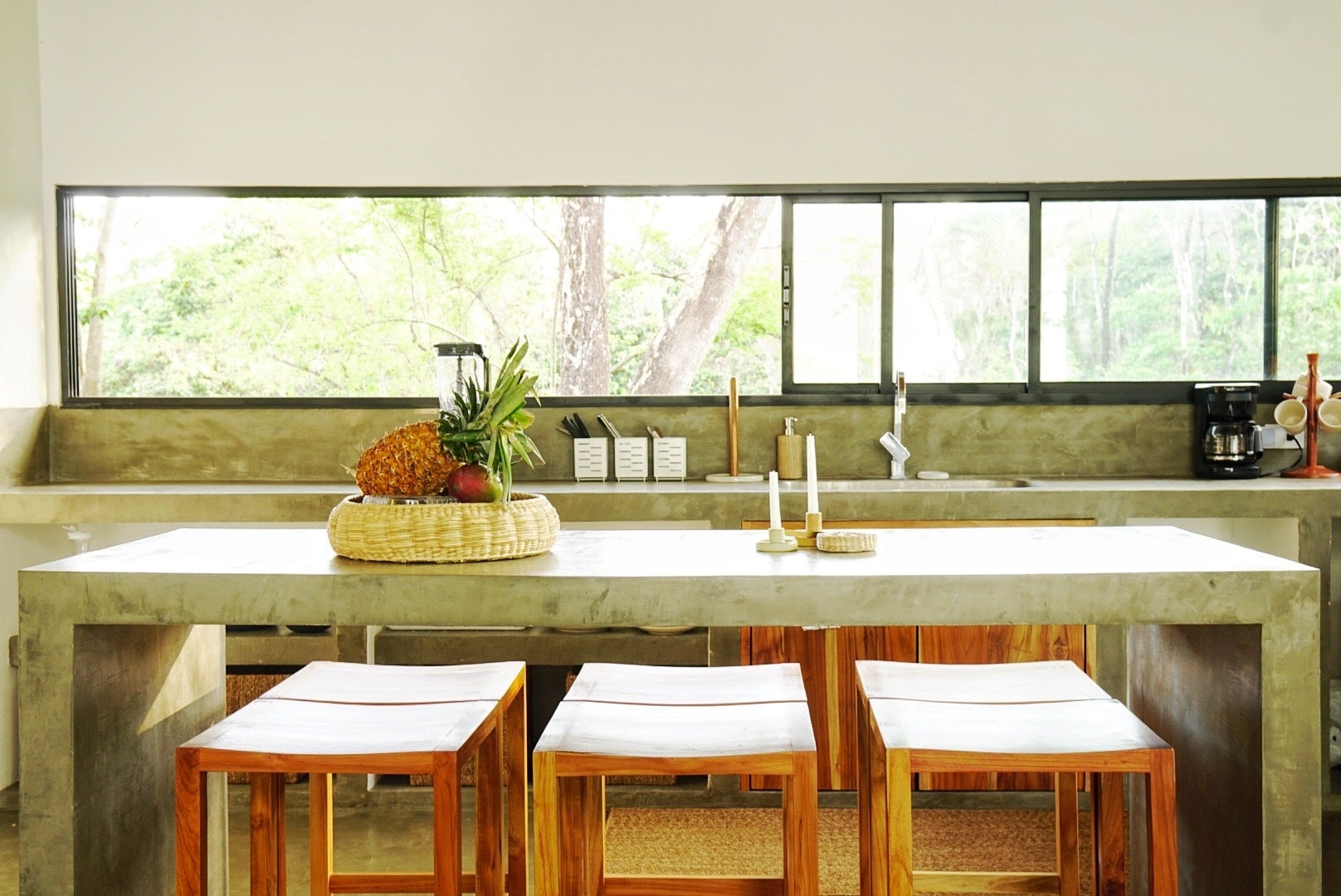 Modern Hilltop Home with Pool — photo 4 of 19