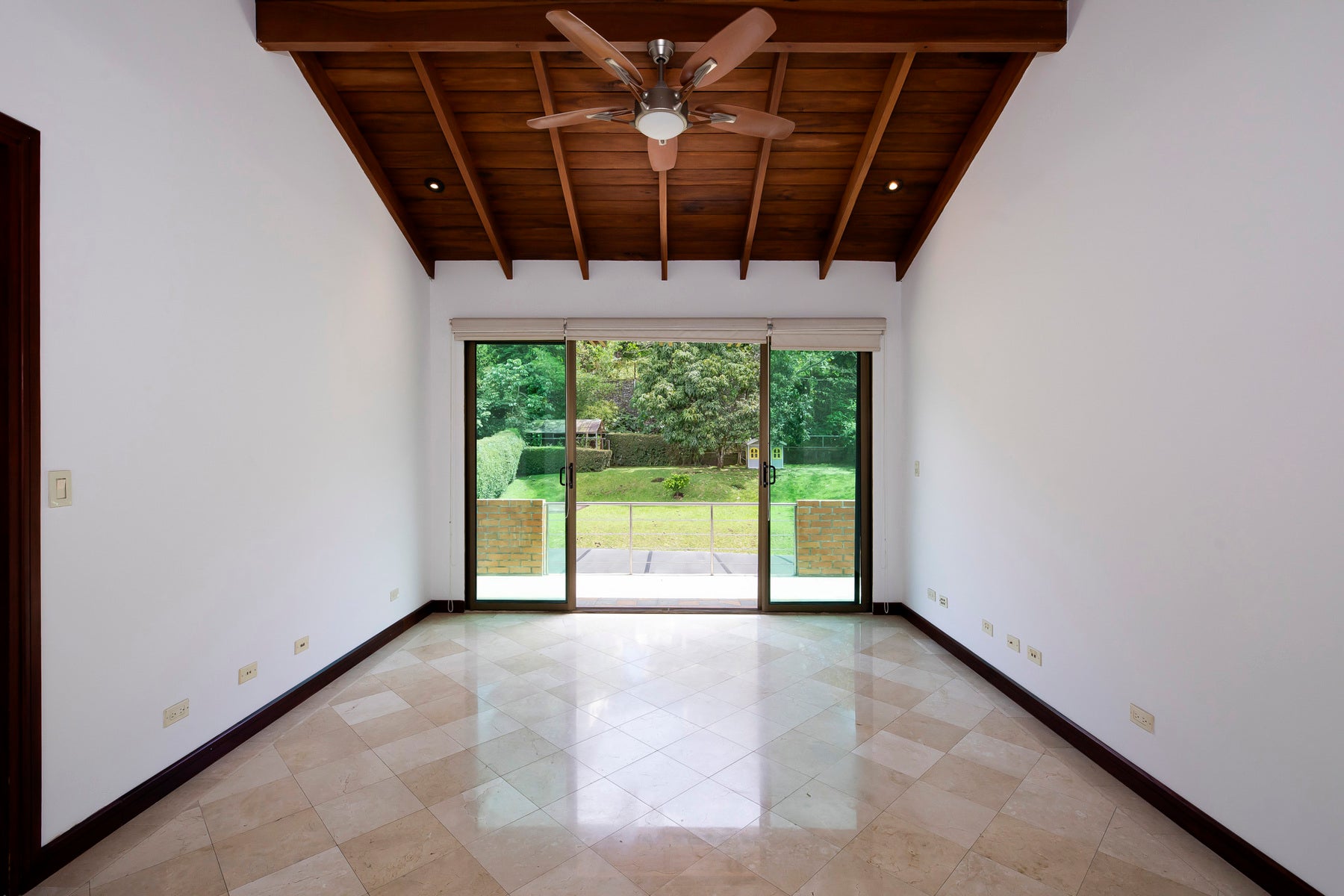 Elegant Four-Bedroom Home with Terrace and Views — photo 11 of 19
