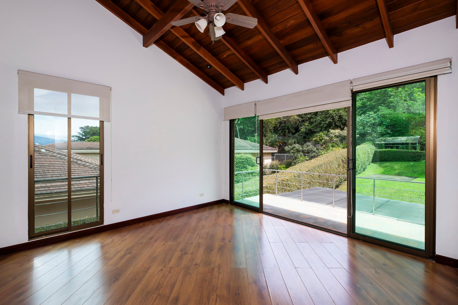 Elegant Four-Bedroom Home with Terrace and Views — photo 12 of 19