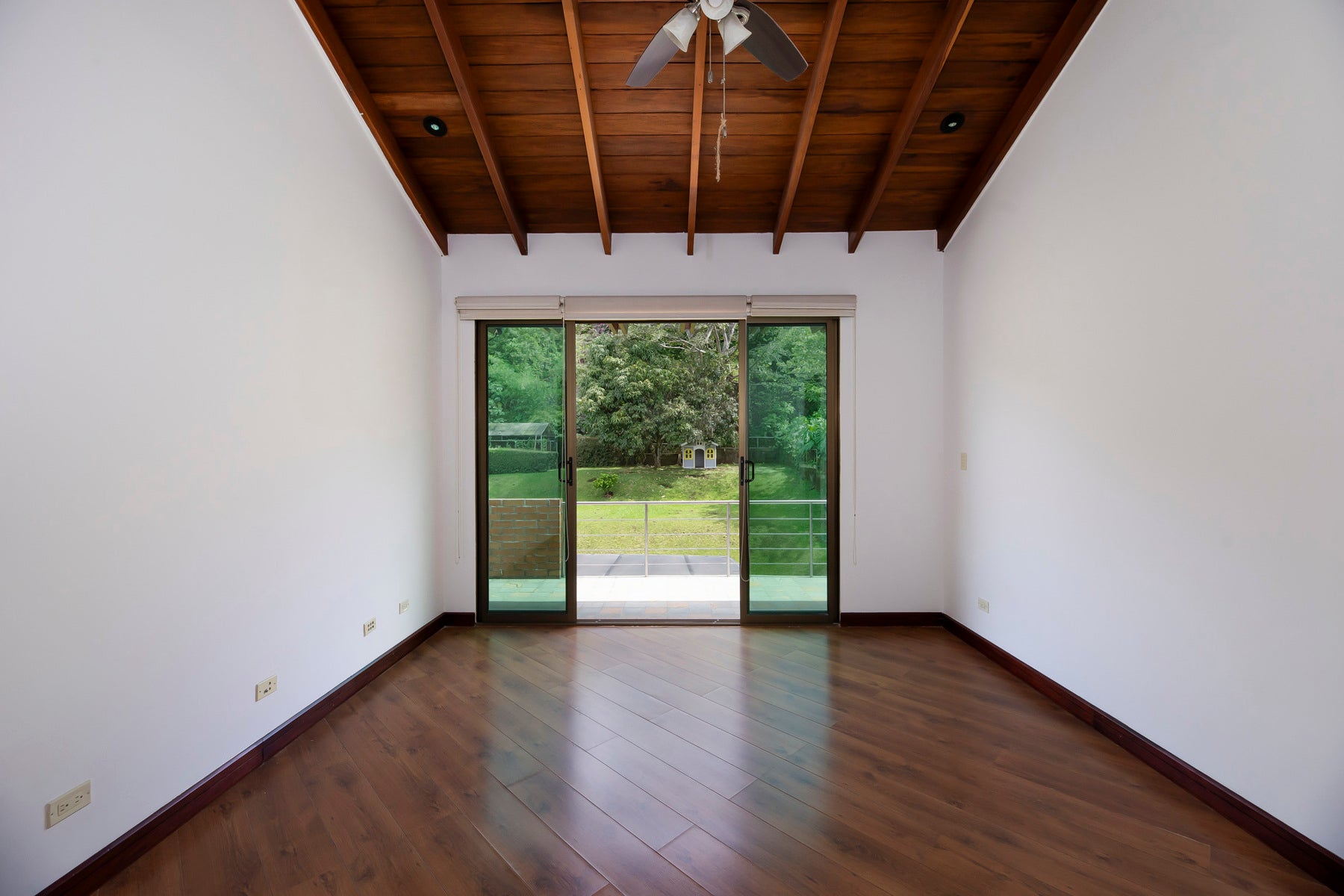 Elegant Four-Bedroom Home with Terrace and Views — photo 15 of 19