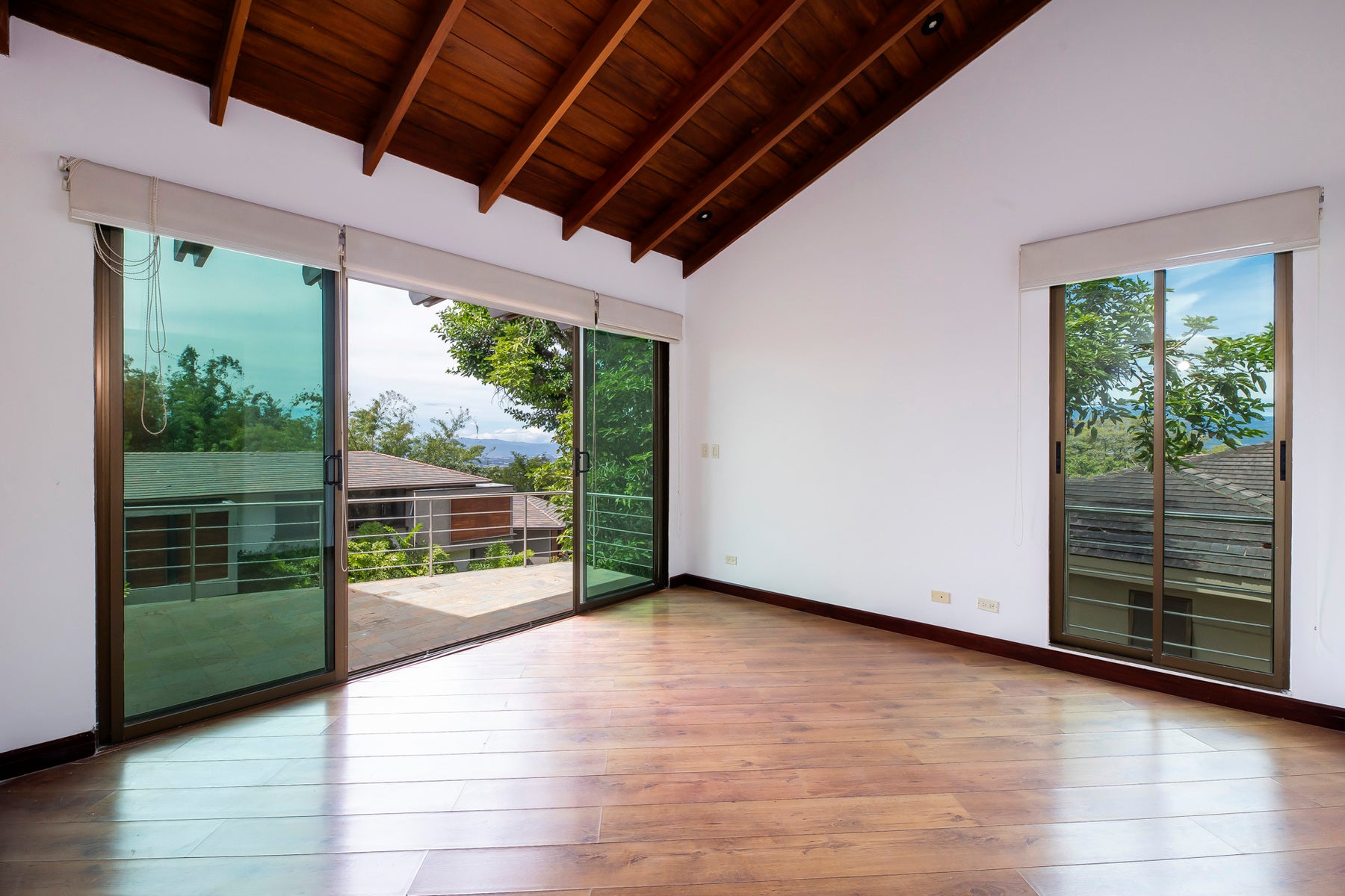 Elegant Four-Bedroom Home with Terrace and Views — photo 17 of 19