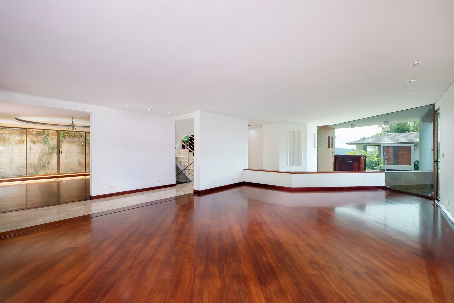 Elegant Four-Bedroom Home with Terrace and Views — photo 5 of 19