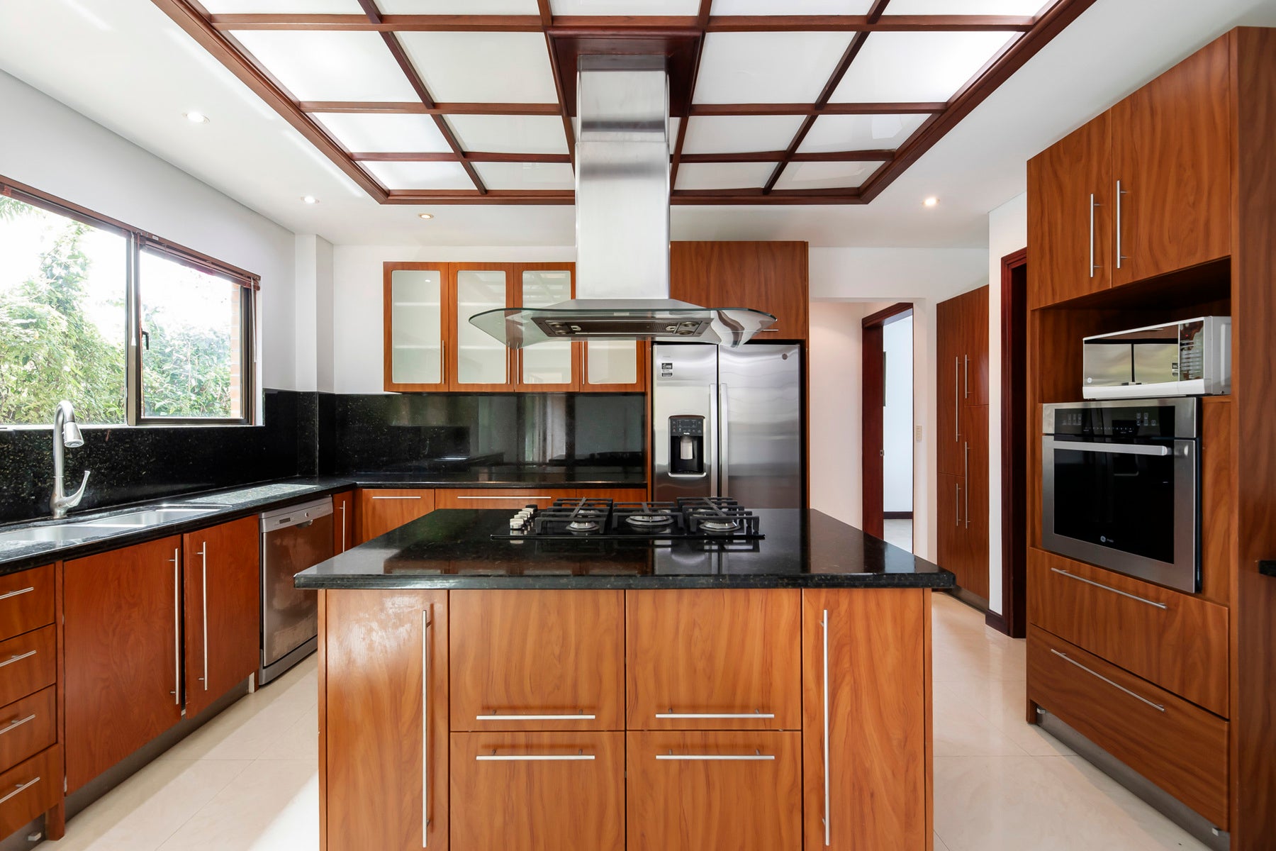 Elegant Four-Bedroom Home with Terrace and Views — photo 6 of 19