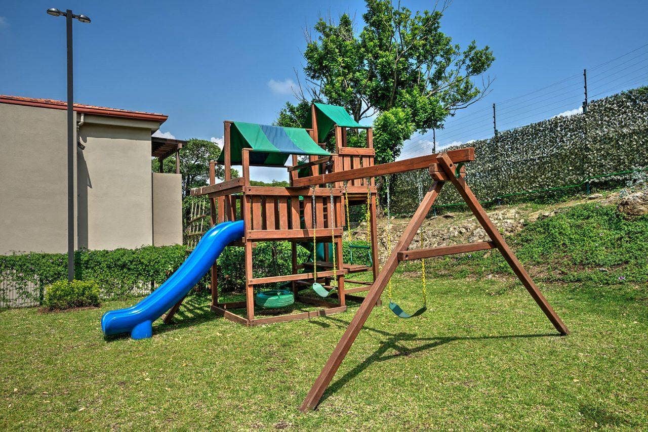 Modern Garden-Level Living — photo 4 of 19