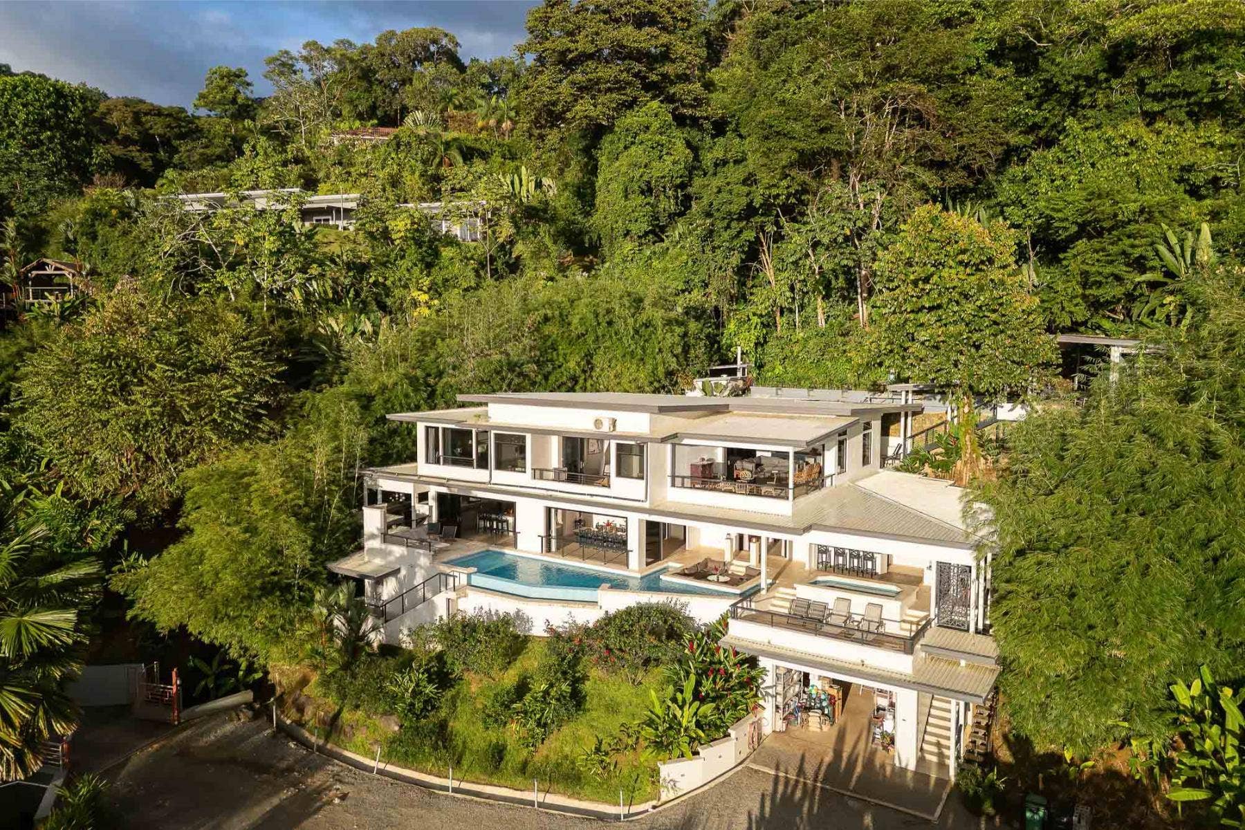 Hilltop Villa with Infinity Pool — photo 6 of 19