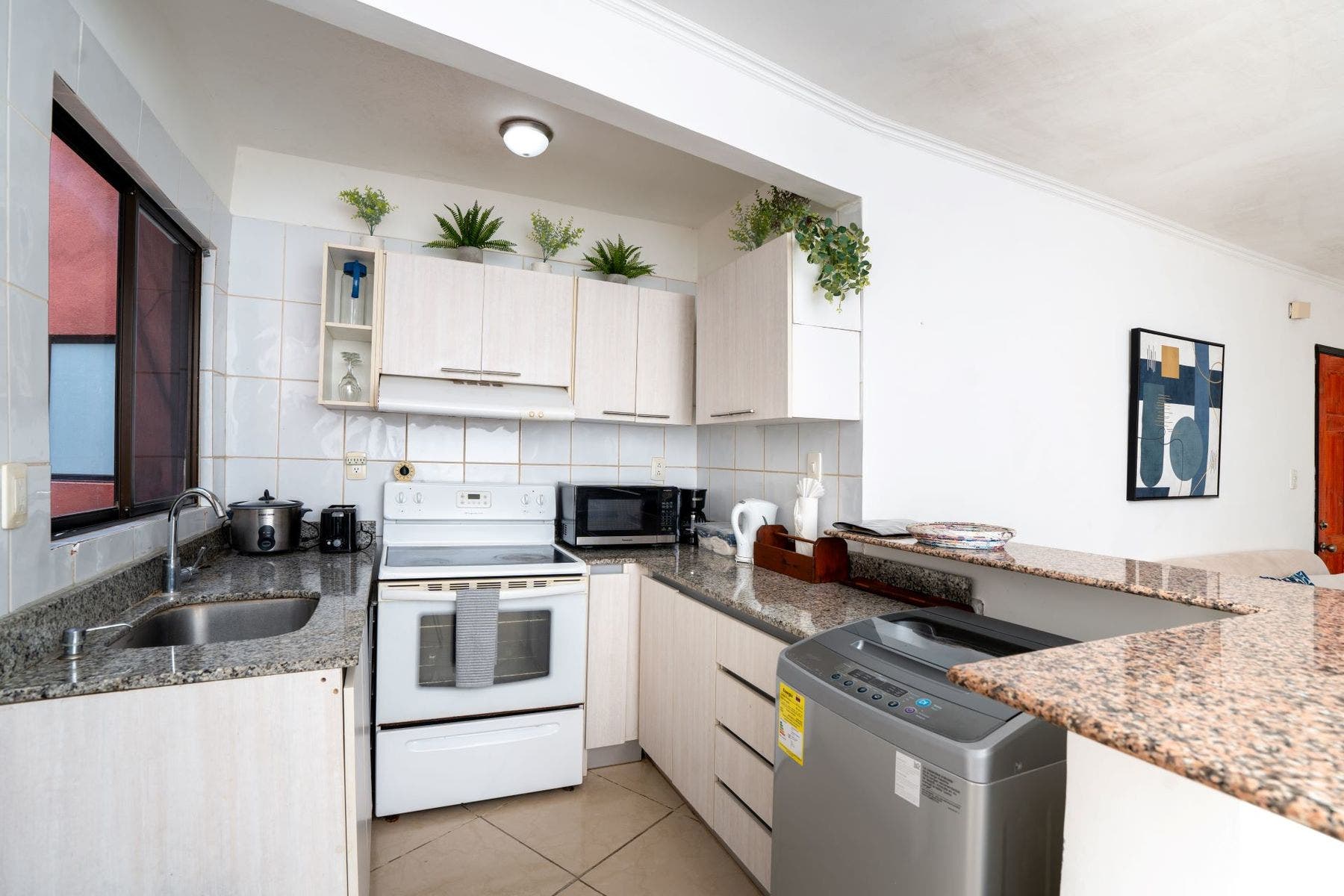 Stylish Modern Condo — photo 8 of 19