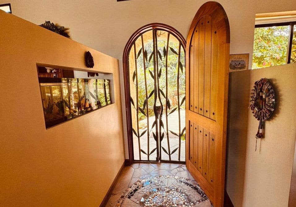 Luxury Lakeview Villa And Guesthouse — photo 7 of 19