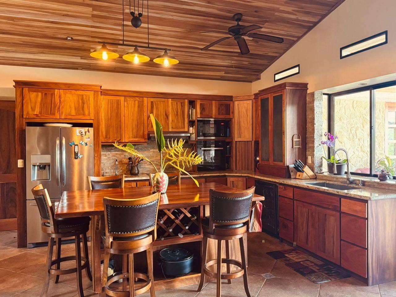 Luxury Lakeview Villa And Guesthouse — photo 8 of 19