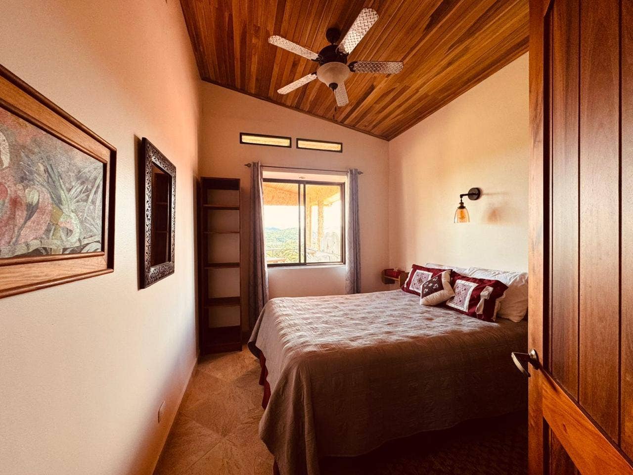 Luxury Lakeview Villa And Guesthouse — photo 12 of 19