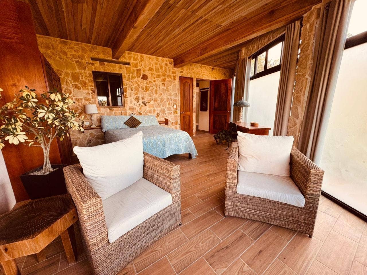 Luxury Lakeview Villa And Guesthouse — photo 13 of 19