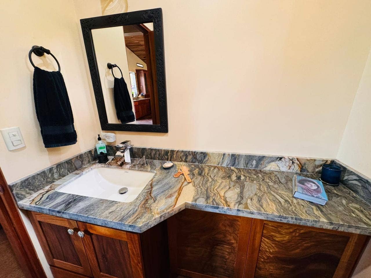 Luxury Lakeview Villa And Guesthouse — photo 16 of 19