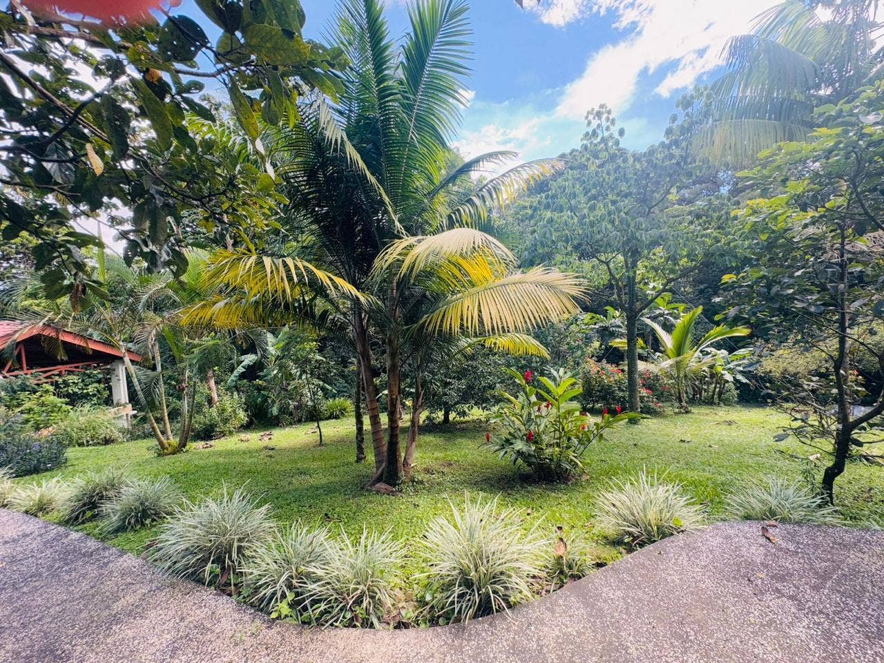 Luxury Lakeview Villa And Guesthouse — photo 17 of 19