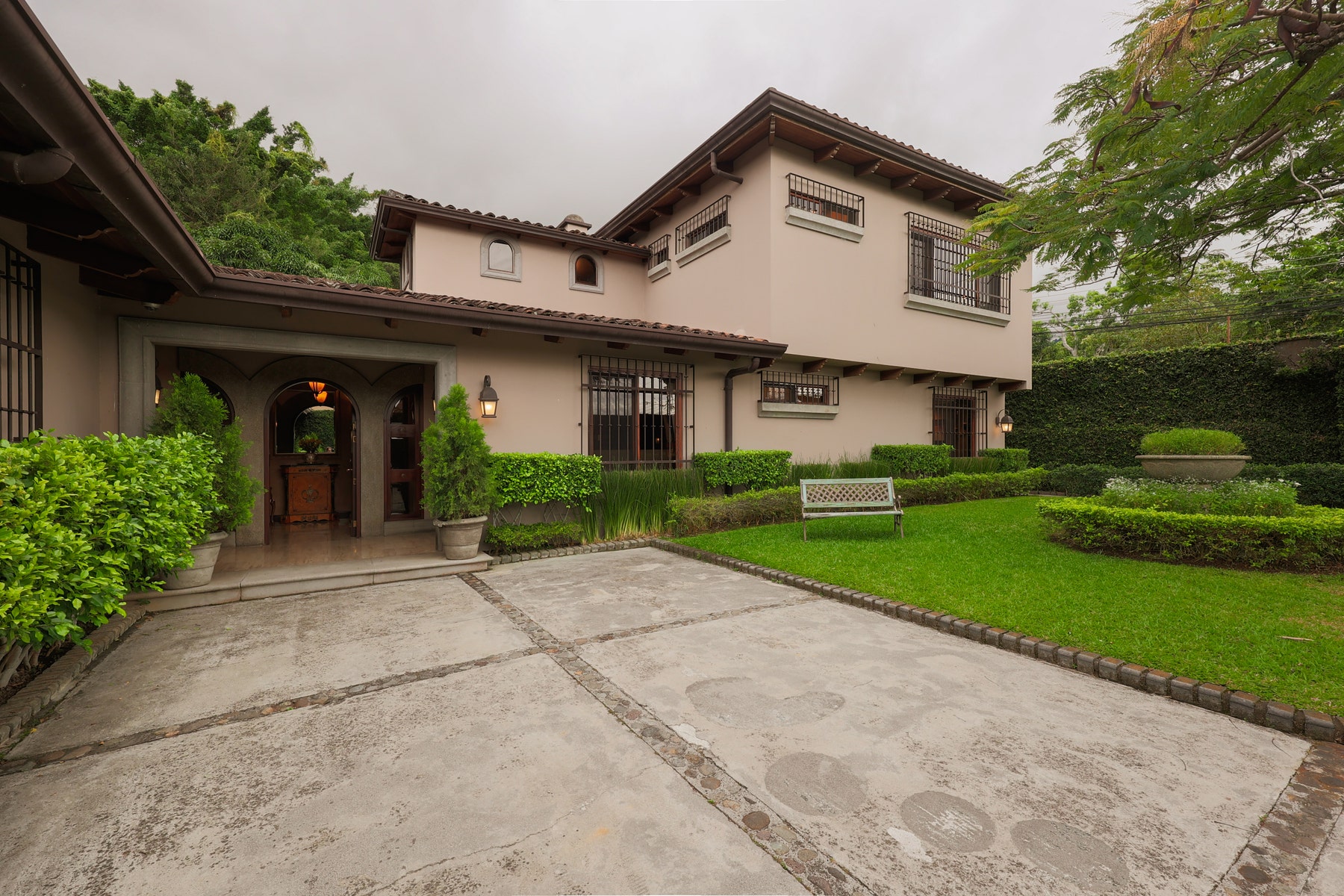 Family Villa Estate — photo 4 of 19