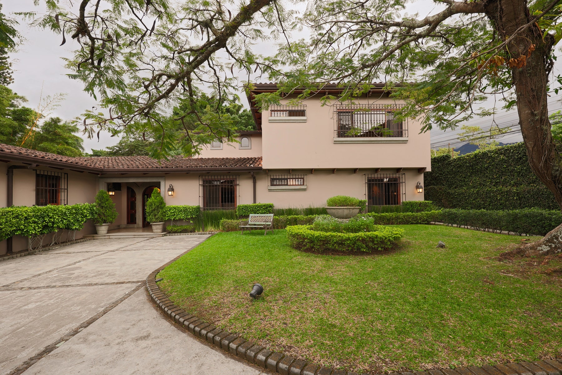 Family Villa Estate — photo 9 of 19
